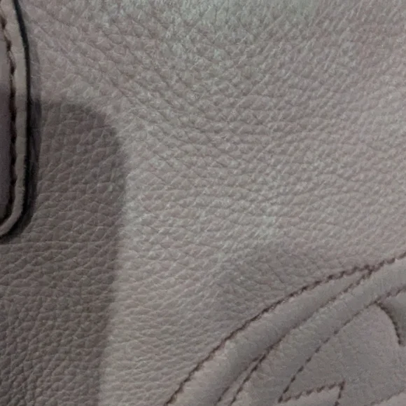 Authentic Gucci Pebbled Calfskin Medium Soho Shoulder Bag Camelia - Picture 15 of 16